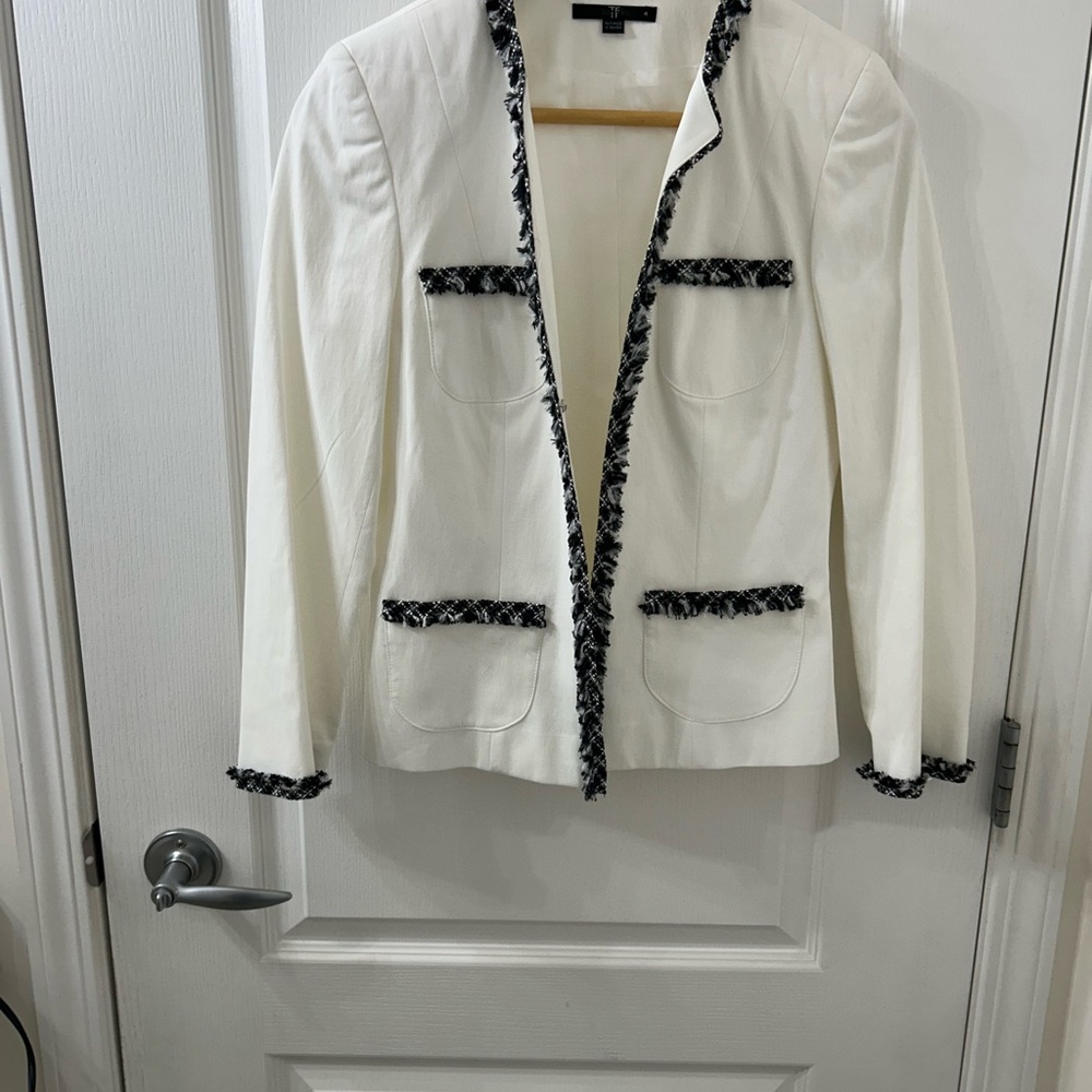 TEENFLO White Cotton Chanel Touch
Jacket with Black Tweed Trim
Size 4